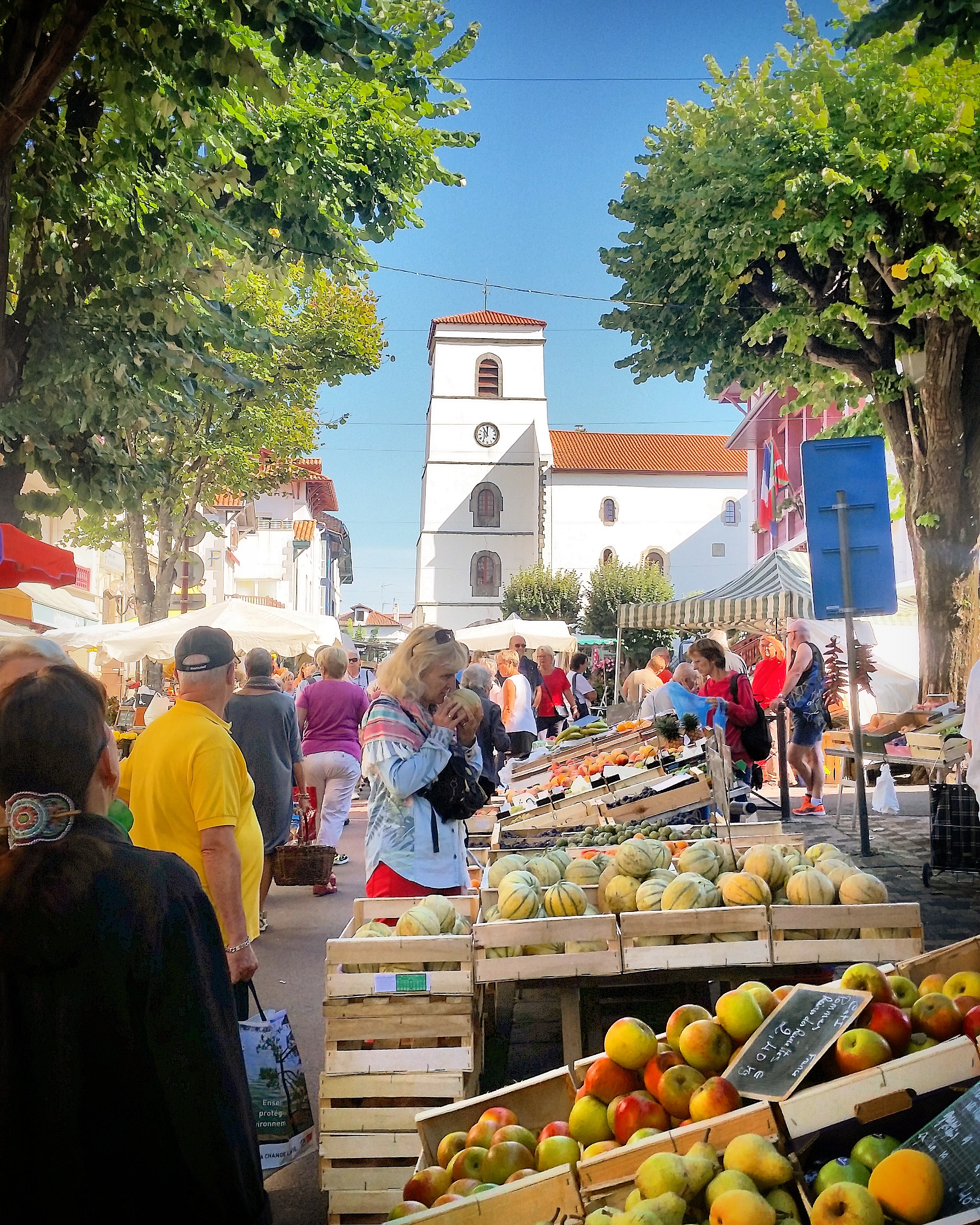 Marche-Place-de-la-Republique-Hendaye-Tourisme-5