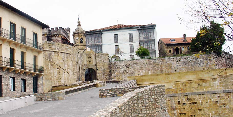 Puerta Santa Maria, Hondarribia